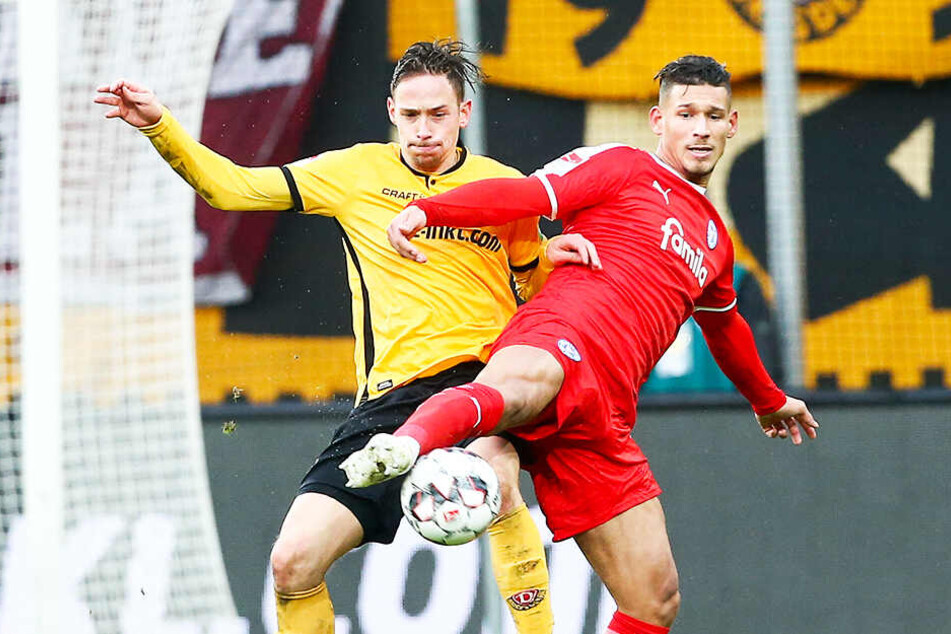 Auch Jannik Müller (l.), hier im Hinspiel gegen den Kieler Heinz Mörschel, wird am Sonntag von Beginn an auf dem Rasen stehen.