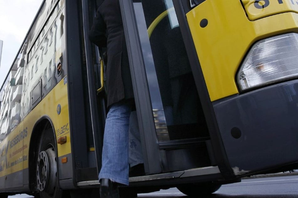 In einem Bus der Linie 129 ereignete sich der beängstigende Vorfall (Symbolbild).