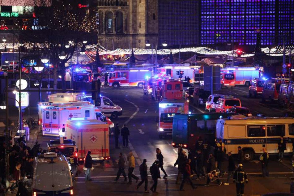 Nach dem Anschlag in Berlin fahndet die Polizei nach Informationen der Mainzer "Allgemeinen Zeitung" und des Hessischen Rundfunks bundesweit und nicht öffentlich nach einem Verdächtigen.