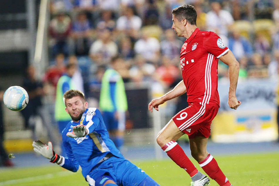 Robert Lewandowski erlegte Jena fast im Alleingang und schoss die ersten drei Tore.