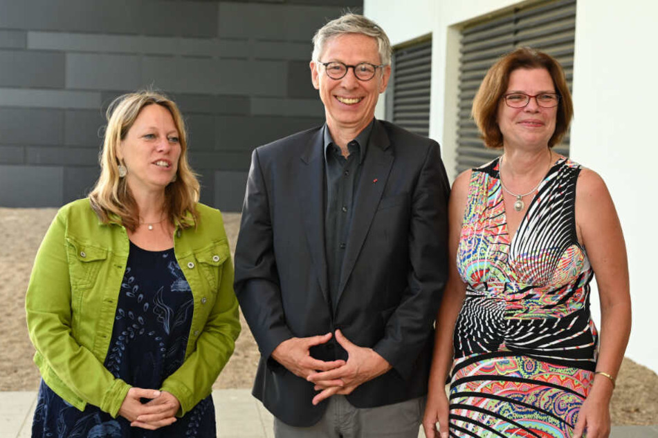Maike Schaefer (von links nach recht), Vorsitzende von Bündnis 90/Die Grünen, Bürgermeister Carsten Sieling (SPD) und Kristina Vogt, Vorsitzende der Linken einigten sich.