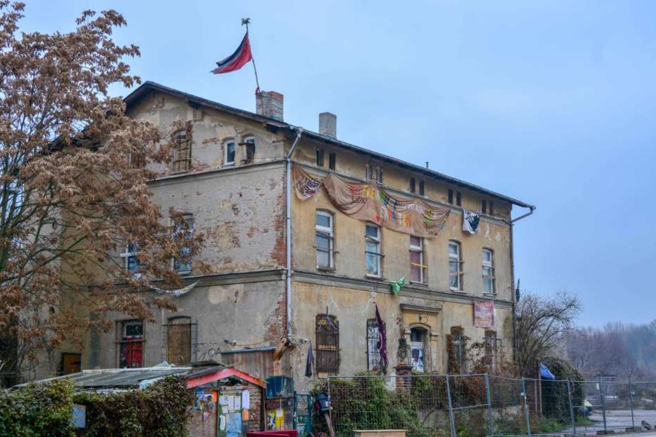 Um dieses Objekt ging es: Ein leerstehendes und von Aktivisten besetztes Haus in der Hallenser Hafenstraße.