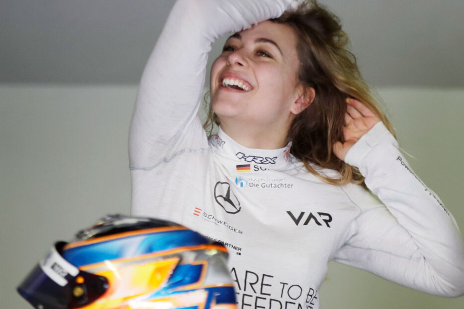 Sophia Flörsch liebt den Rennsport - und macht immer eine gute Figur. (Archivbild)