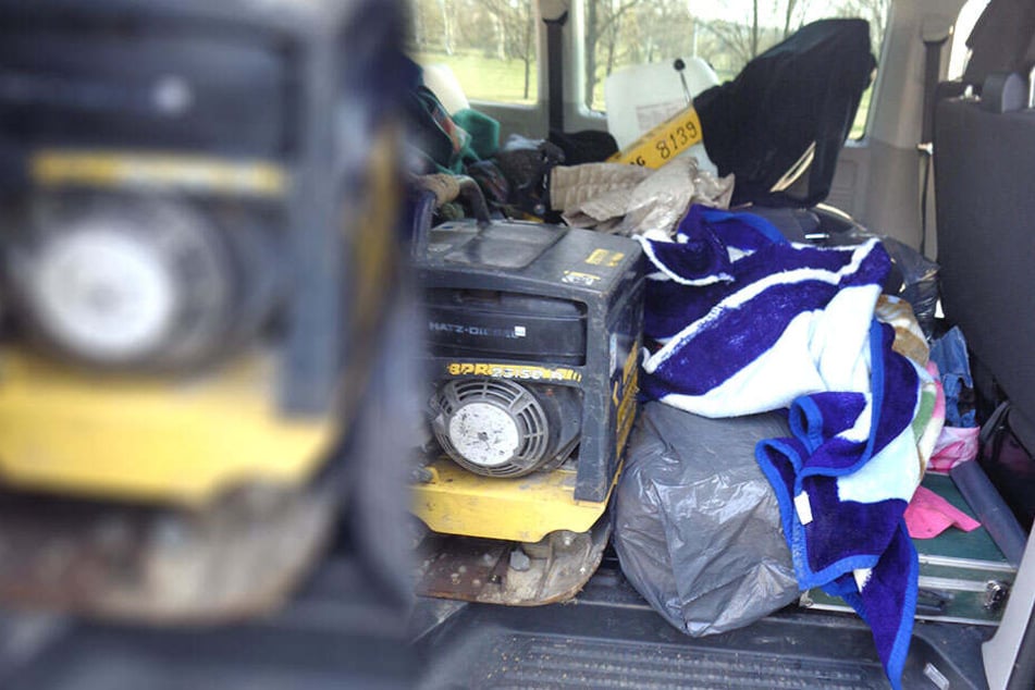 Auf der Ladefläche des Wagens wurden die Polizeibeamten fündig.