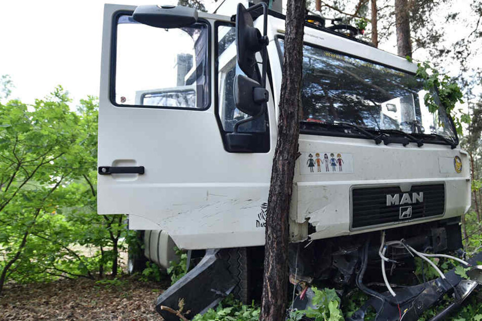 Erst in einem Waldstück kam das Fahrzeug zum Stehen.