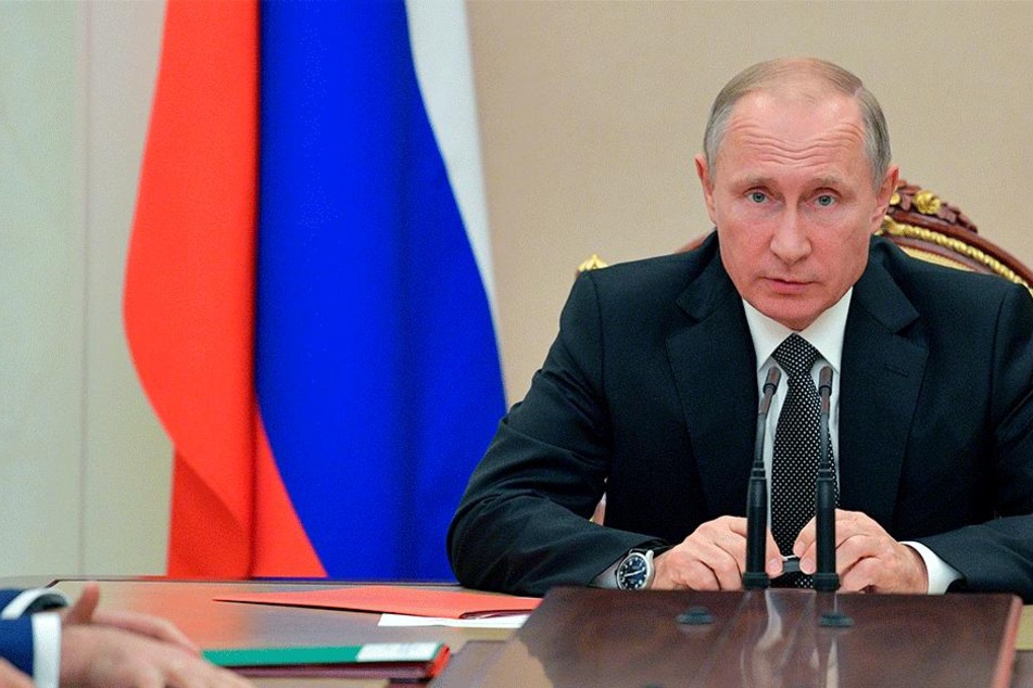 Fünf Theorien gibt es zu den mysteriösen Anrufen mittlerweile. Was weiß Putin?