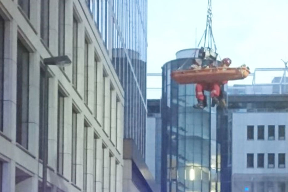 In 25 Meter Höhe befand sich der verletzte Bauarbeiter auf einer Gerüsttreppe.