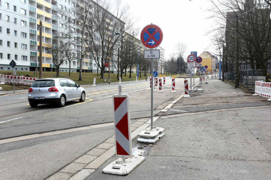 Vorsicht, Baustelle! Ab Dienstag fährt hier auf der Bernsdorfer Straße keine Bahn mehr.