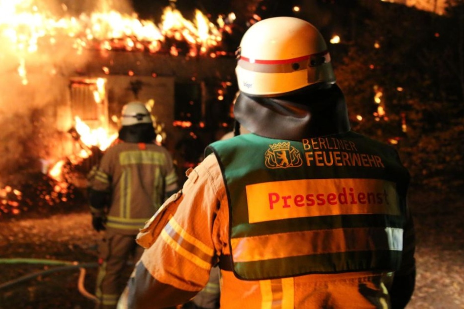 Ein aufmerksamer Passant hatte das Feuer gemeldet