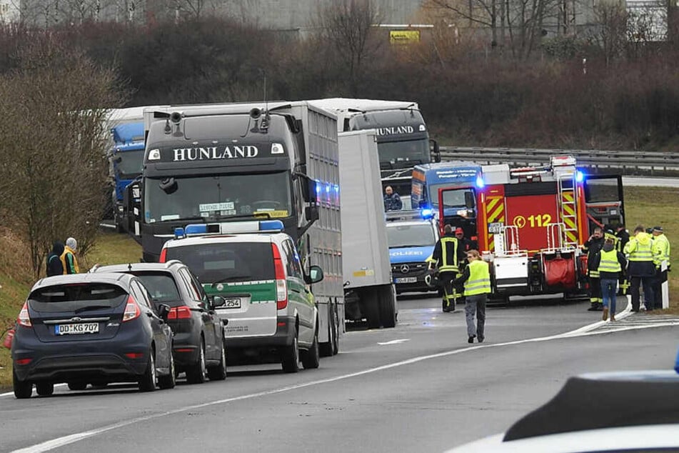 Die Autobahnabfahrt Grimma auf der A14 musste am Dienstagmittag mehrere Stunden lang gesperrt bleiben.