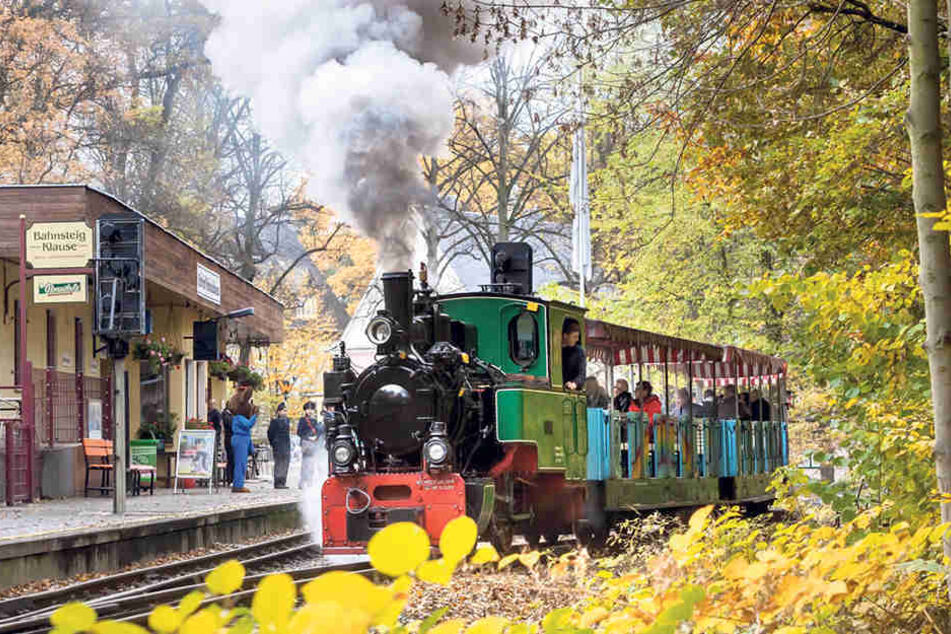 Fast 70 Jahre alt und immer noch feurig unter Dampf: die 1948 gebaute Henschel-Dampflok der Parkeisenbahn.