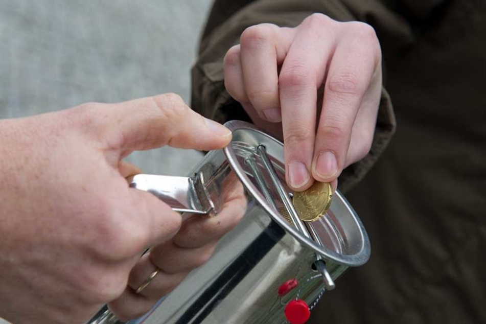 Banken wollen für die Annahme von Bargeld auch von gemeinnützigen Vereinen oft horrende Gebühren.