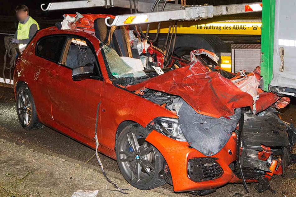 Der Fahrer des BMW wurde bei dem Unfall schwer verletzt.