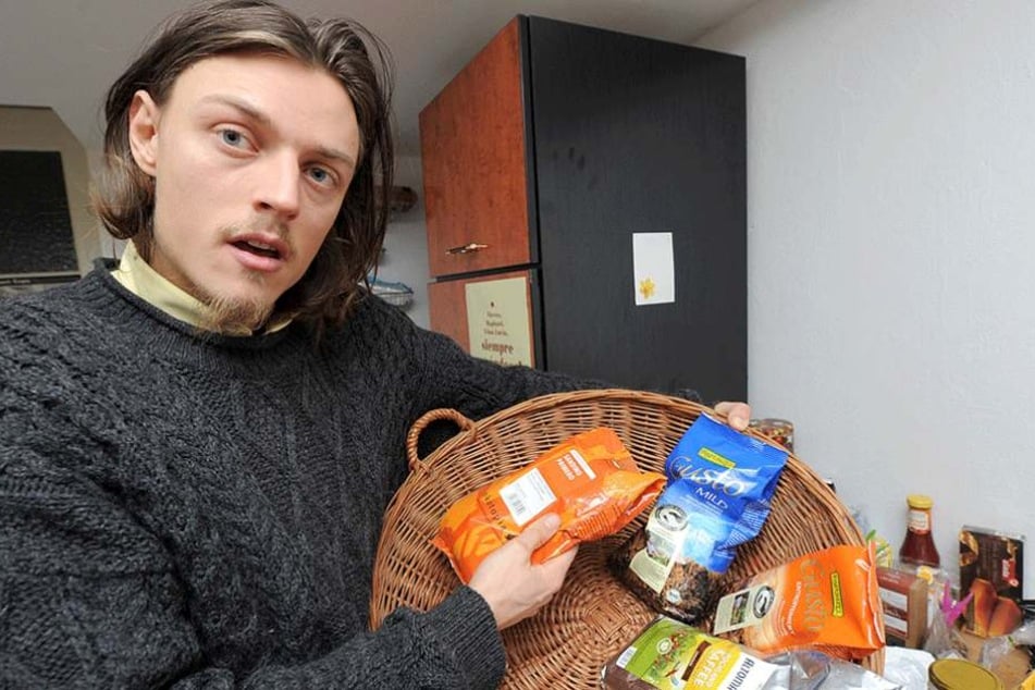 Raphael Fellmers Mission ist es, Lebensmittel vor dem Wegwerfen zu retten.