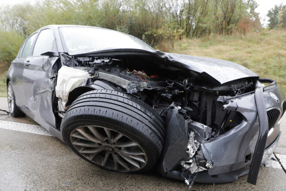 A4 nach Regen-Unfall gesperrt: BMW-Fahrer verletzt