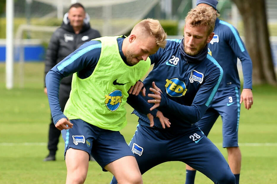 Pascal Köpke im Zweikampf mit Fabian Lustenberger.
