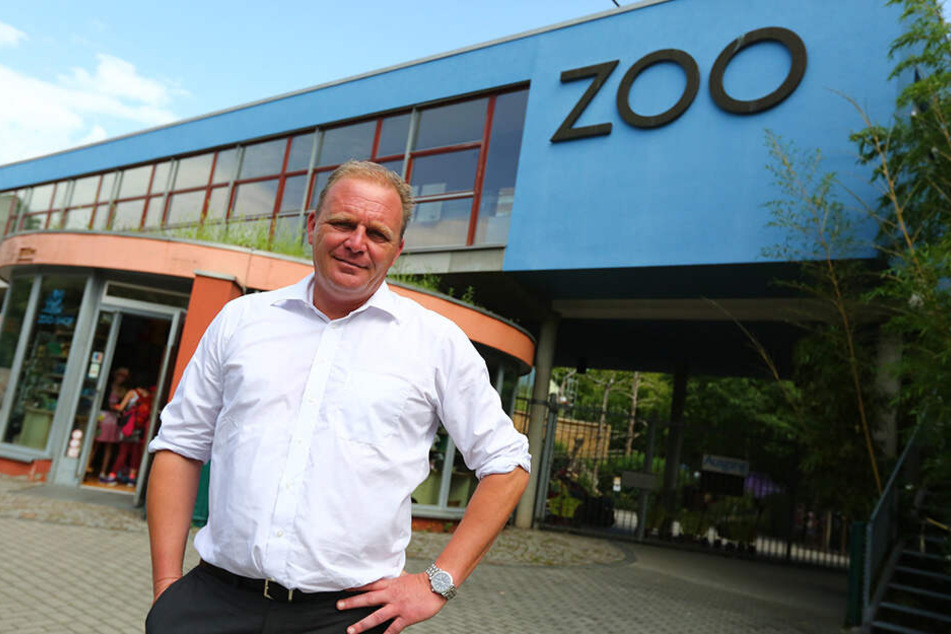 Zoo-Chef Karl-Heinz Ukena (49) ist auch nicht über den Zustand des Orang-Utan-Hauses erfreut.