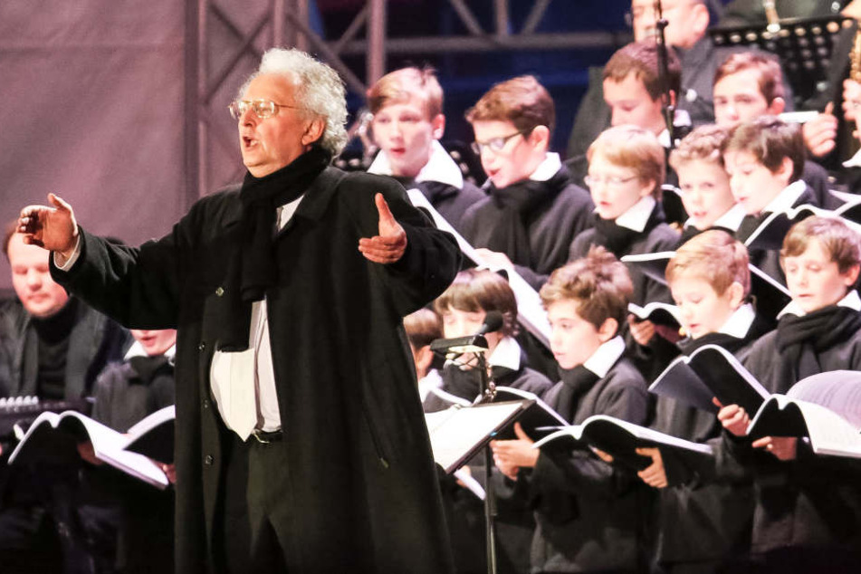 Kreuzkantor Roderich Kreile und der Kreuzchor beim Stadionkonzert
vergangenes Jahr.