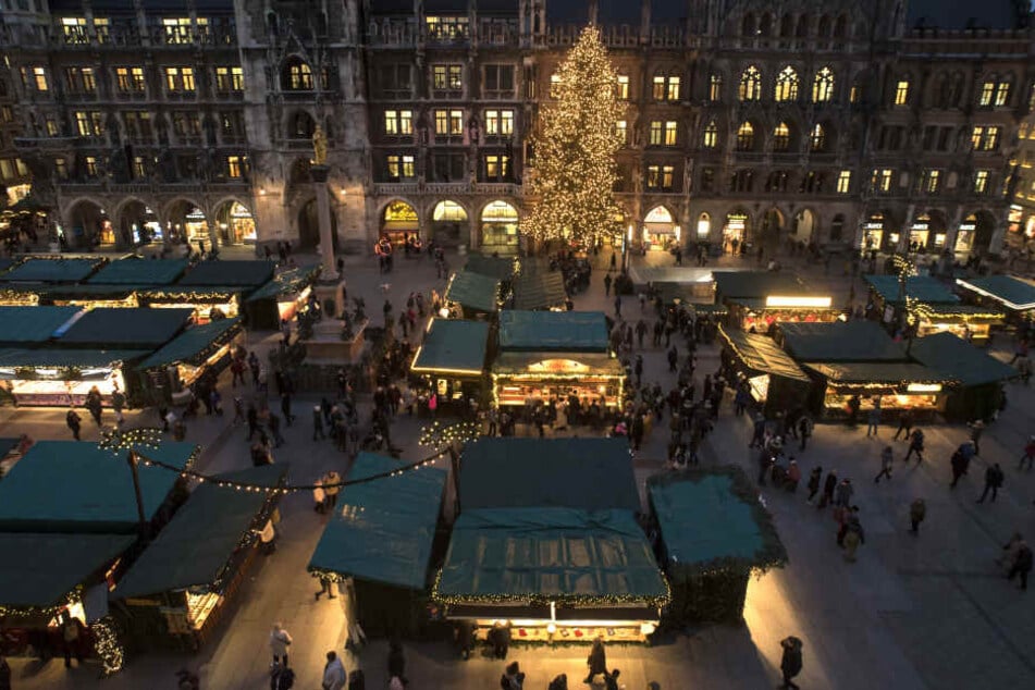 Weihnachtsmärkte, wie in München, sorgen für eine passende Einkaufsstimmung in der Innenstadt. (Archivbild)