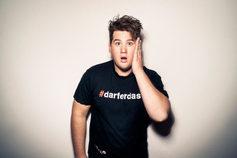Ganz schön frech: „Wir lachen alle zusammen über alles“ verspricht Chris Tall
(25) in seiner Show „Selfie von Mutti!“.