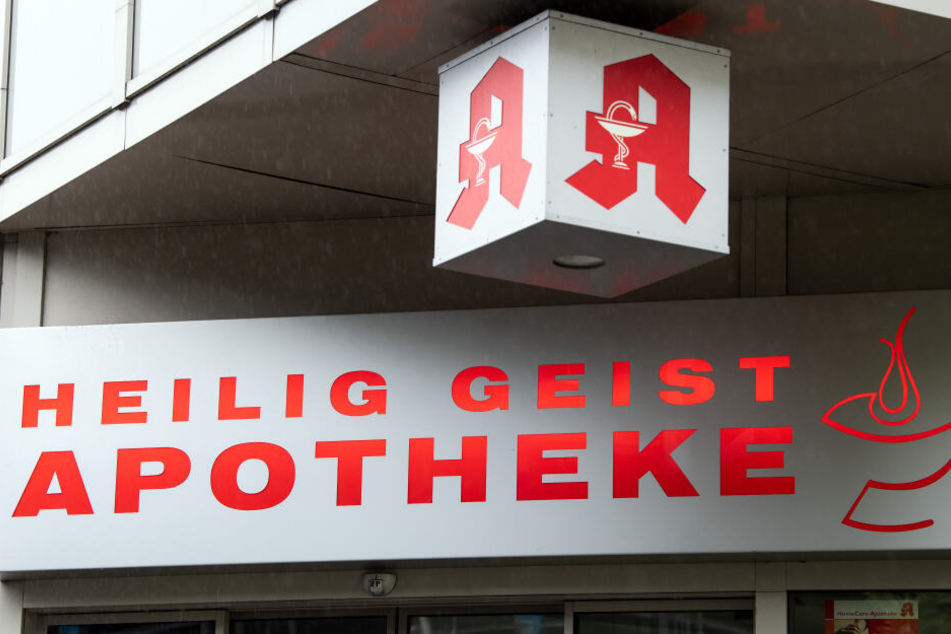Der Tod einer Frau und ihres Babys durch vergiftete Glukose aus einer Kölner Apotheke den Gesundheitsausschuss des Landtags.