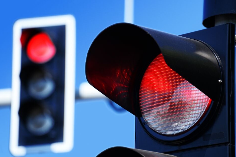 An mehreren Ampeln geht zudem das Licht aus. (Symbolbild)