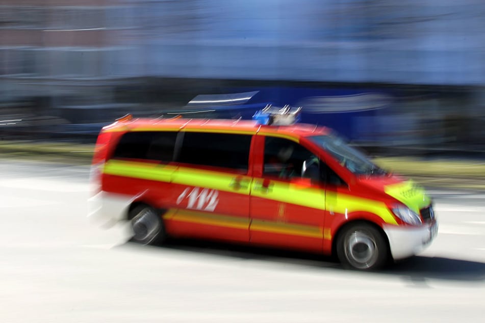 Bei einem Wohnungsbrand ist offenbar ein 73-Jähriger ums Leben gekommen.