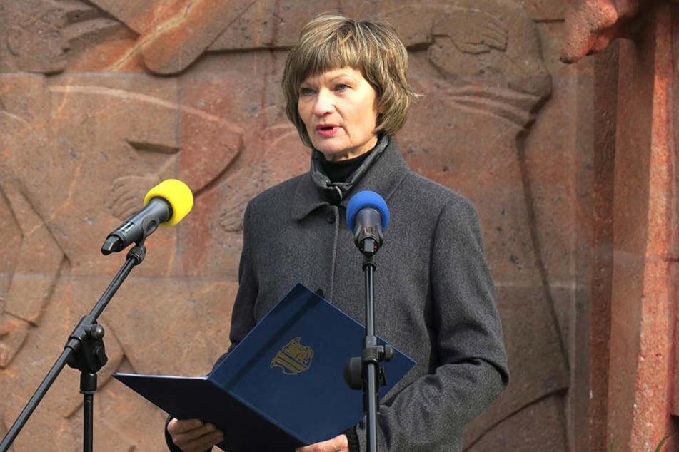 Oberbürgermeisterin Barbara Ludwig (55, SPD) wird bei der Kundgebung auf dem
Neumarkt sprechen.