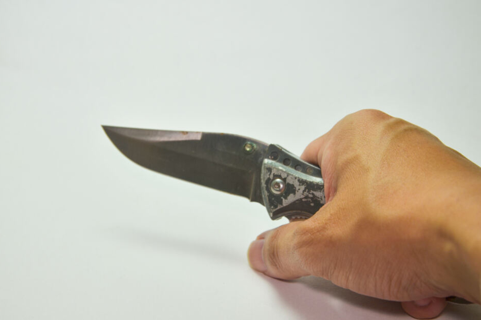 In Siegburg wurde ein Streitschlichter mit einem Messer angegriffen (Symbolbild).