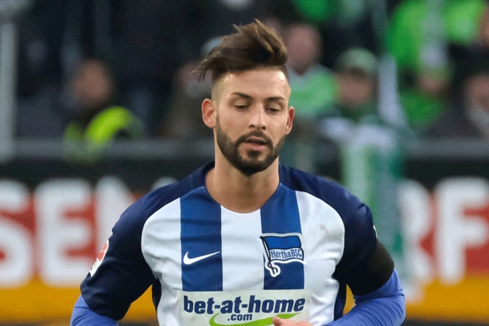 Herthas Verteidiger Marvin Plattenhardt (25) war überrascht, als er sich auf der AfD-Seite wiederfand.