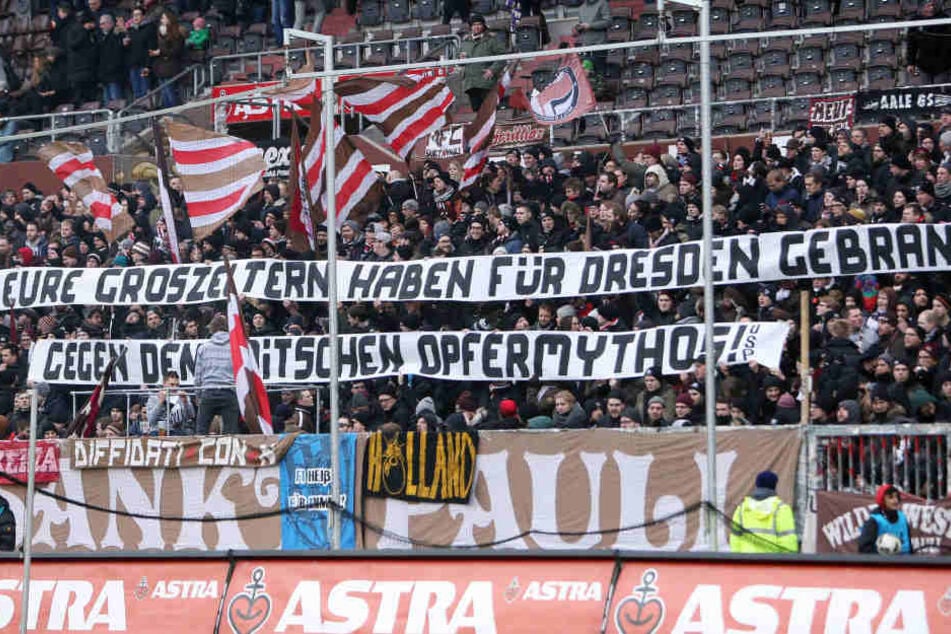 Mit diesem Banner verhöhnten die Hamburger Ultras die Dresdner Bombenopfer von 1945.