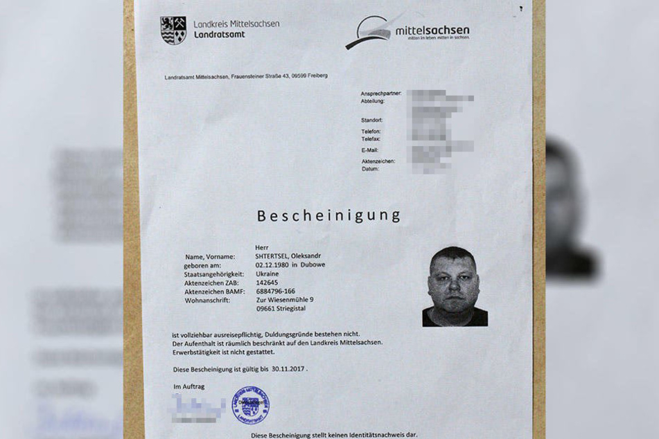Mit der Ausweisebescheinigung wurde Sascha gleichzeitig auch verboten, weiter arbeiten zu gehen und finanziell für sich selbst zu sorgen: „Ich habe 1060 Euro netto verdient.“