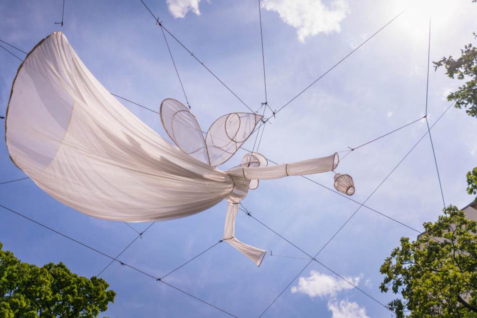 Platzinstallation von Muriel Cornejo und César Olhagary aus Chile.