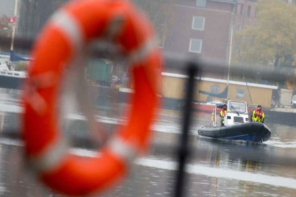 Im Harburger Binnenhafen hat es auf einem Schiff gebrannt. (Symbolbild)