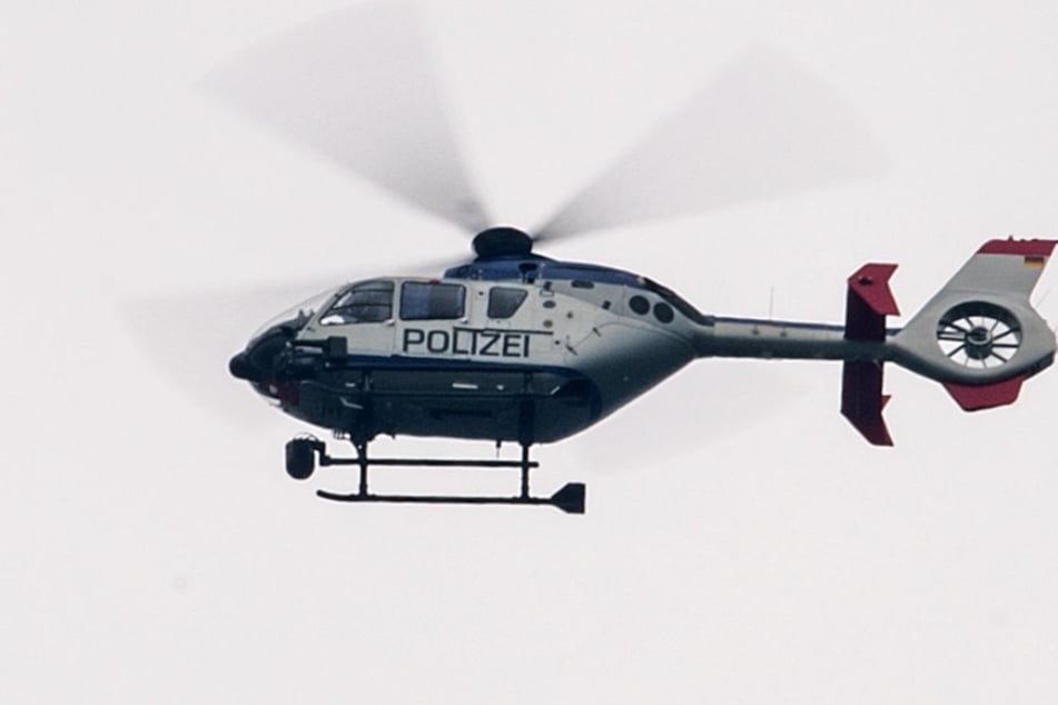 Mehrere Streifen und ein Hubschrauber der Polizei mussten ausrücken. (Symbolbild)