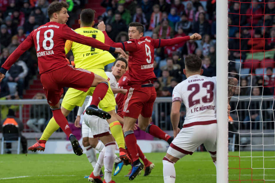 Robert Lewandowski (2.v.r.) schraubte gegen Nürnberg seine Torausbeute nach oben.