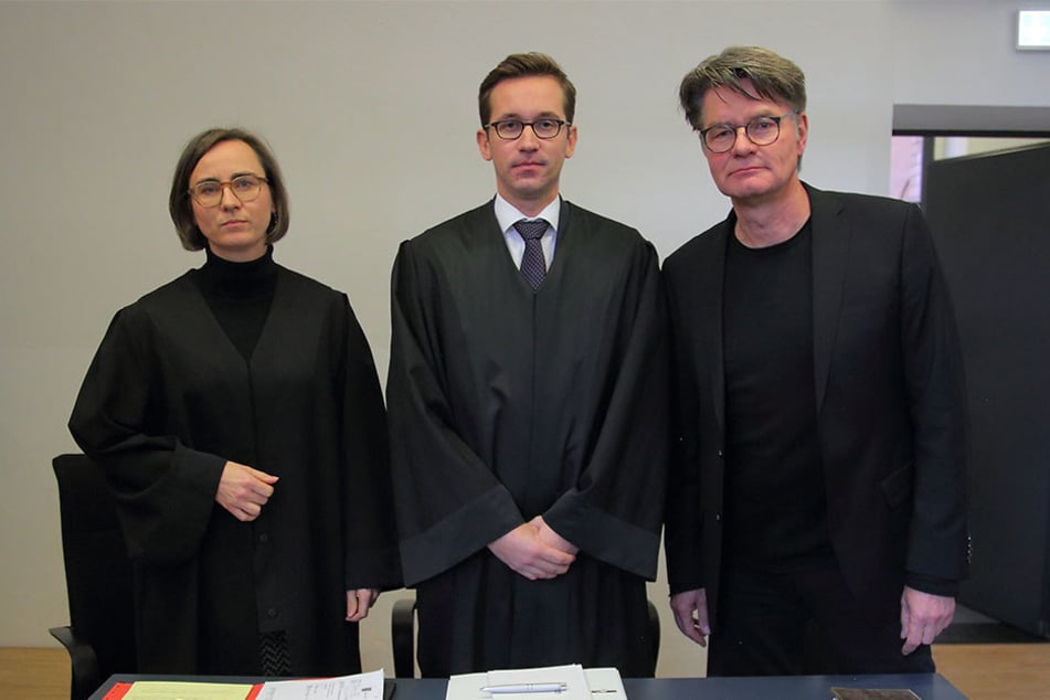Die Anwälte Sabine Fuhrmann und Jonas Kahl kämpfen für Peter Escher (r.) im
Landgericht Dresden.