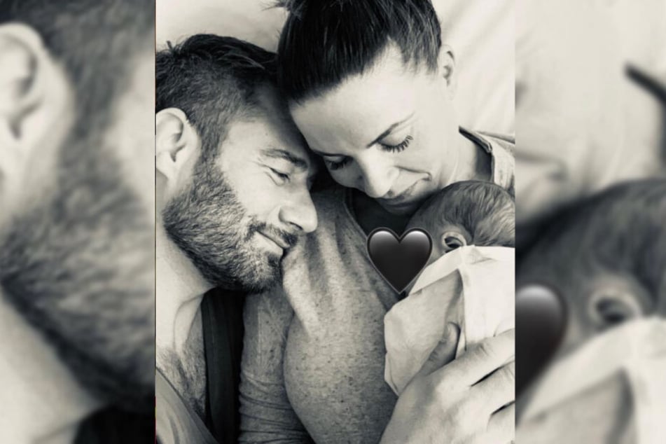 Musiker Sasha postete kurz nach Geburt ein Foto von sich mit Mutter Julia und Sohnemann Otto Carl Leonard.