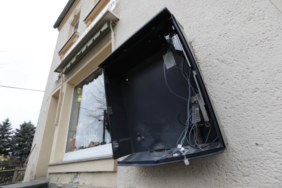 In Uhlstädt-Kirchhasel haben Unbekannte einen Zigarettenautomat gesprengt. (Symbolbild)