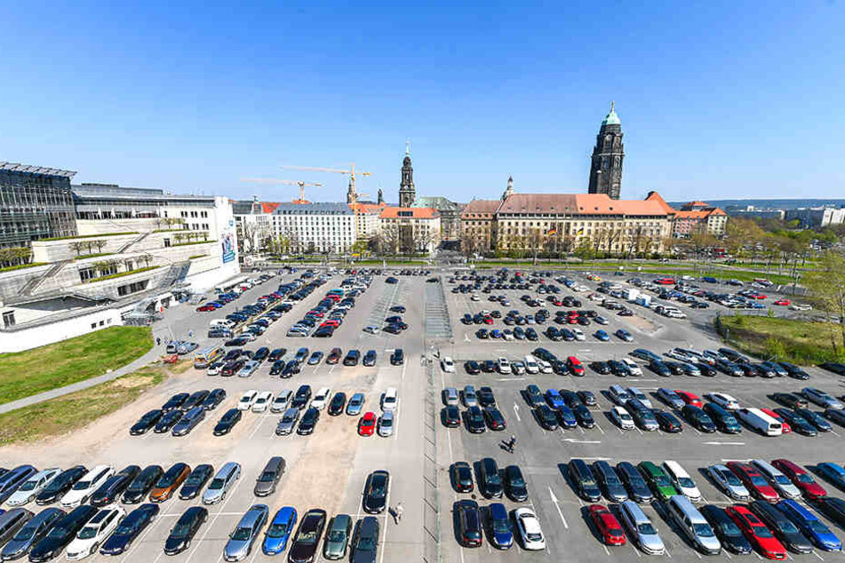 Autofahrer aufgepasst: Ab Sonnabend fallen Parkplätze auf dem Ferdinandplatz weg