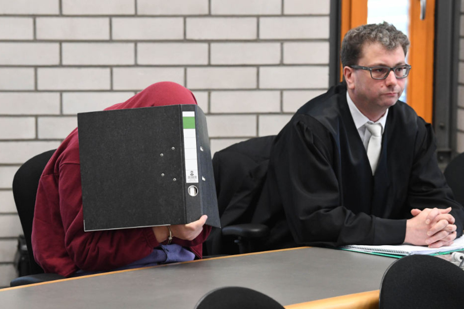 Der Angeklagte wartete mit seinem Anwalt Christian Süß auf den Prozessbeginn. (Archiv)