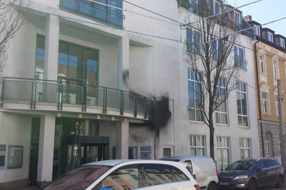 Das soziokulturelle Zentrum "Große Eiche" im Leipziger Stadtteil Böhlitz-Ehrenberg ist in der Nacht Opfer einer Farbattacke geworden.