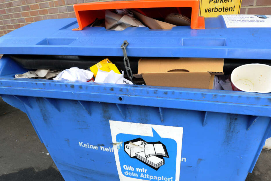 Die Briefe wurden im Altpapier gefunden. (Symbolbild)
