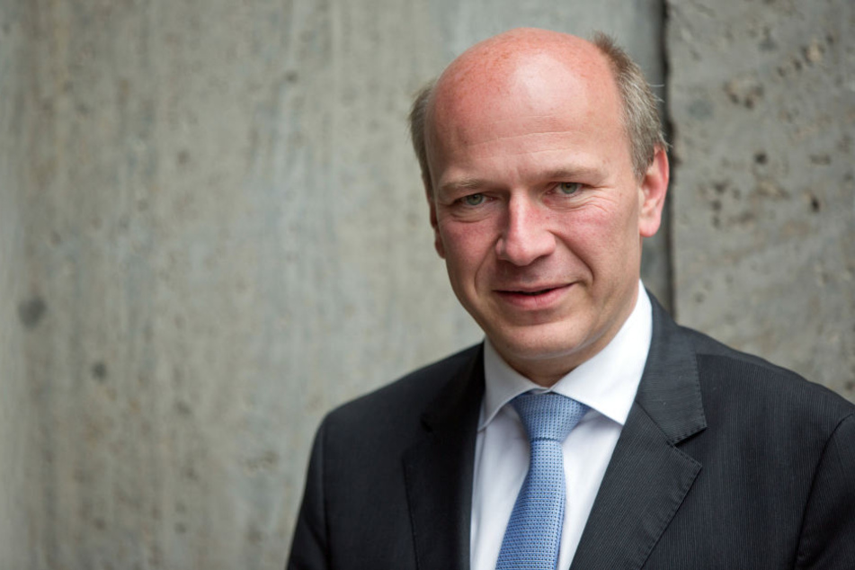 Der CDU-Bundestagsabgeordnete Kai Wegner will den Neonazi-Aufmarsch am 18. August in Berlin-Spandau verbieten lassen.