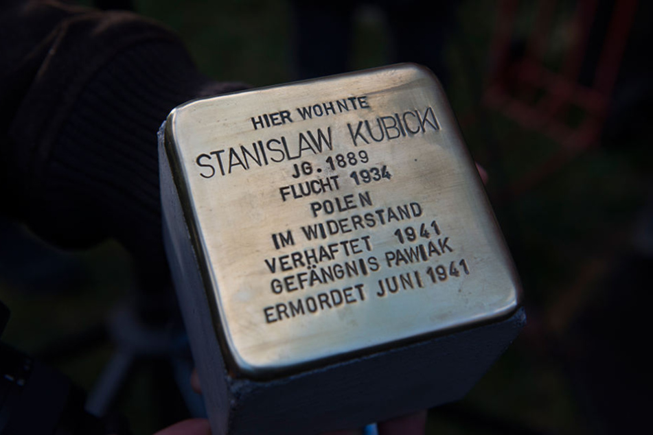 Ein Stolperstein mit dem Namen von Stanislaw Kubicki wurde neu verlegt.