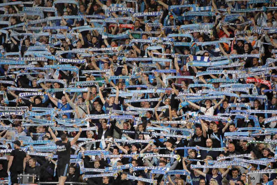 Jubelnde Fans in der Südkurve: Dieses Bild wird es beim Spiel gegen Meuselwitz nicht geben.