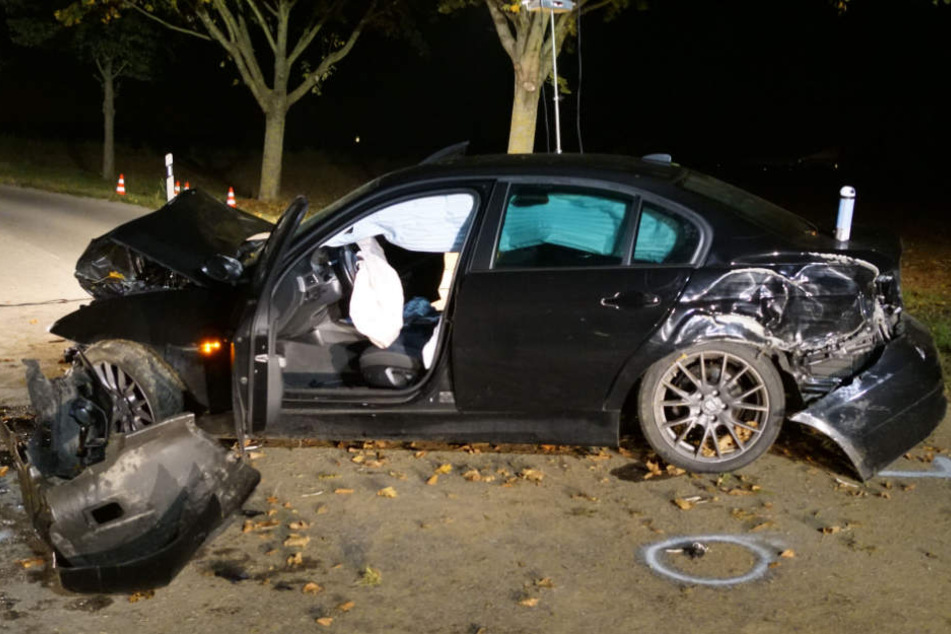 Der 20 Jahre alte Fahrer stand unter Alkohol als er in einer Kurve mit seinem BMW ausbrach und mehrere Crashs hinlegte.