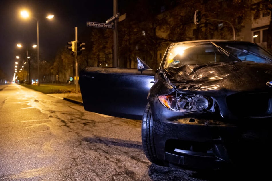 Das beschädigte Auto nach dem tödlichen Raserunfall in München.