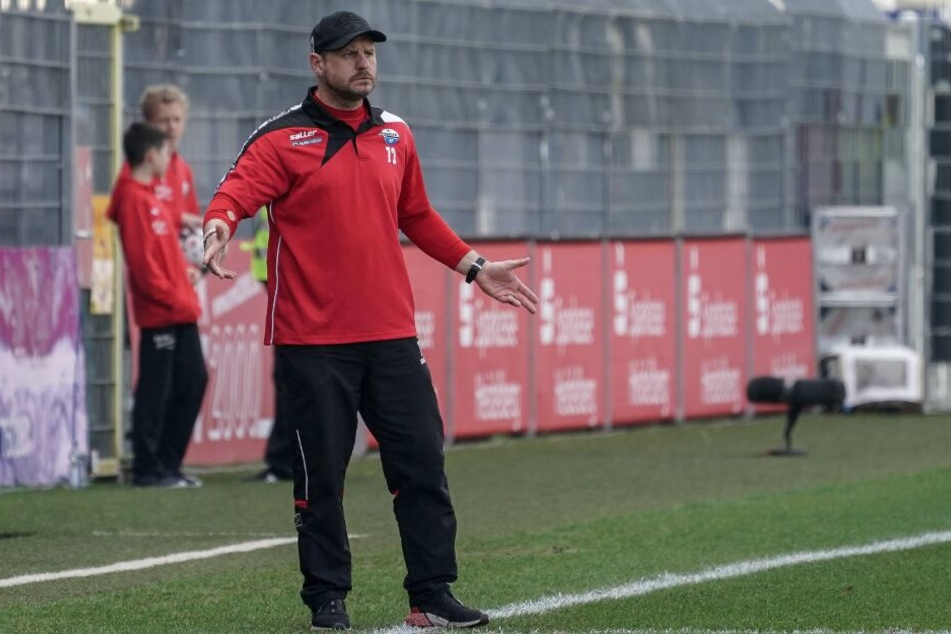 SCP-Trainer Steffen Baumgart erwartet ein intensives Spiel gegen Duisburg.