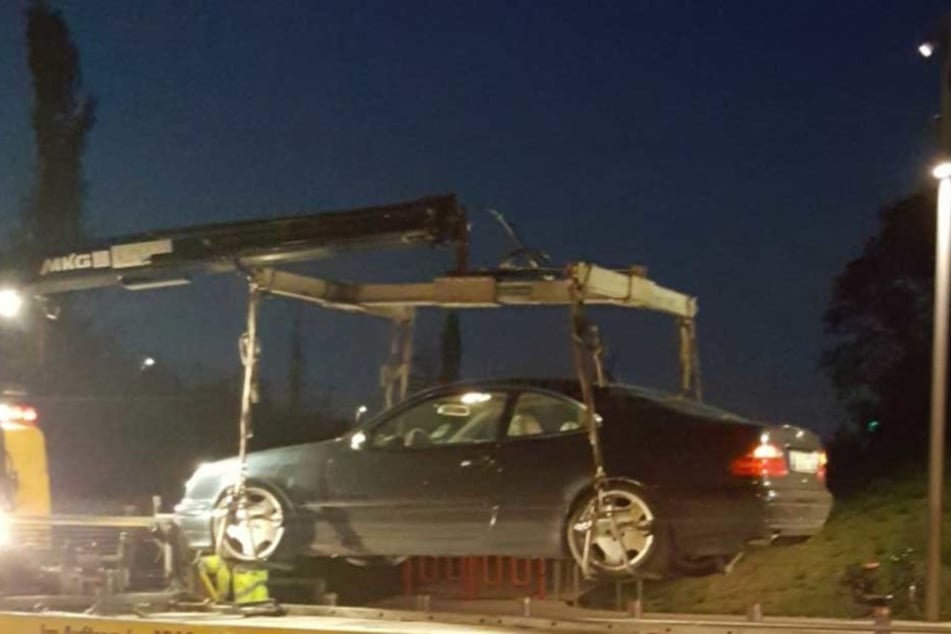 Die Polizei schleppte diesen mit 100 PS "überzüchteten" Benz ab.